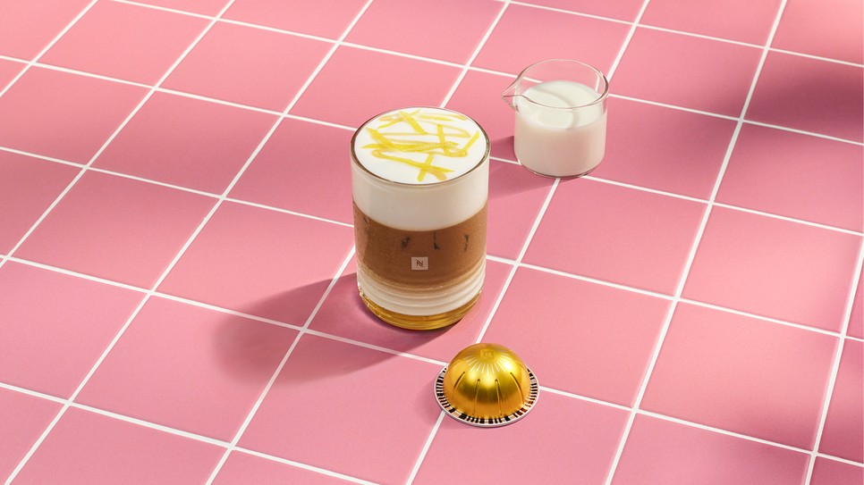 Nespresso mandulás-citrusos jeges latte Vertuo kapszulával