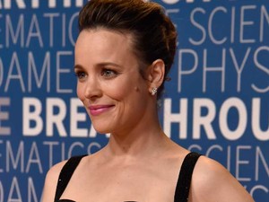 Rachel McAdams újra a vörös szőnyegen egy ultradögös ruhában