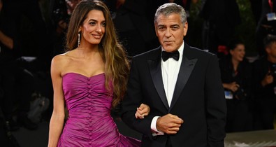 Amal Clooney királynőként tündökölt a vörös szőnyegen, csak úgy ragyogott George Clooney oldalán