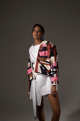 Nagyon különleges ez a patchwork technikával készített dzseki. Bárhová mész majd benne, mindenhol meg fogják kérdezni, honnan van!