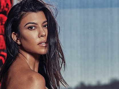 Kourtney Kardashian 40 évesen olyan dögös a meztelen fotóin, hogy eldobod az agyad