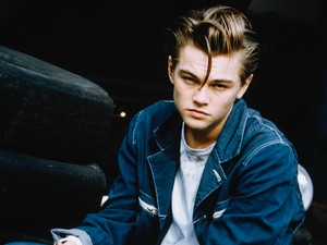 Leonardo DiCaprio 15 ikonikus divatpillanata a 90-es évekből, amitől még ma is megdobban a szívünk