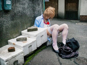 Sokkolóan őszinte fotósorozatot készített részeg emberekről ez a fotós!