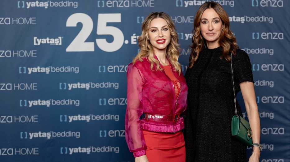 Csősz Boglárka és Epres Panni szerepelnek a Yatas Bedding nemzetközi reklámfilmjében, melynek ruháit a Viktoria Varga márka tervezte