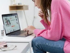 Így tesznek a webshopok vásárlásfüggővé