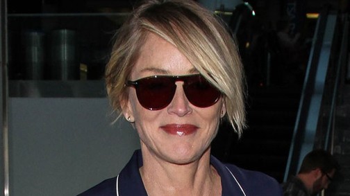 Sharon Stone egy pizsamában flangált a repülőtéren