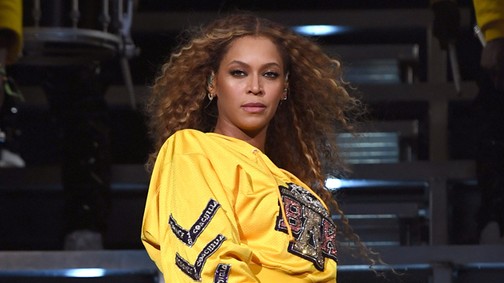 Elképesztően hosszú már Beyoncé haja