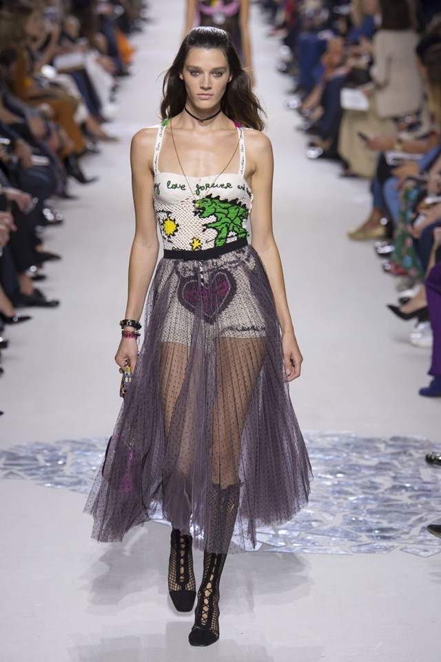 Hol vannak a nagy női művészek? A Dior újra kiáll a nők jogai mellett