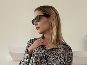 Ma merészebb stílusban utazik a csinos vállalkozónő