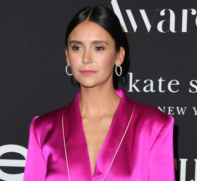 Nina Dobrev ruhája meglepő választás volt, de nem lőtt mellé vele