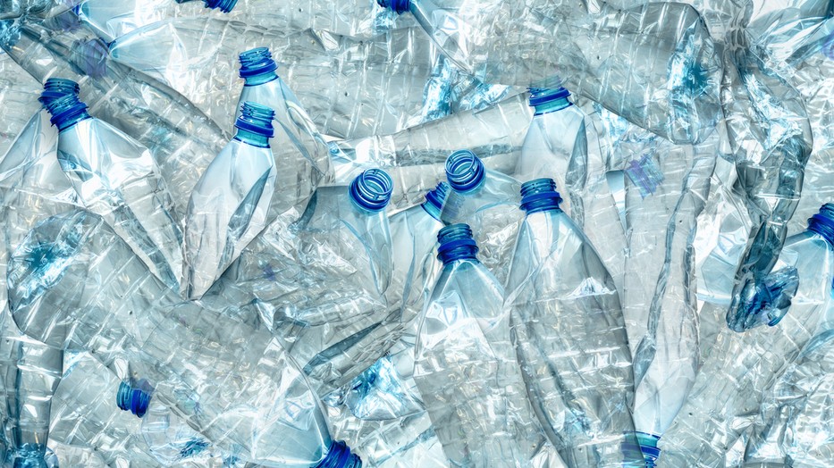 A Decathlon elindult azon az úton, aminek minden üzletnek, vállalkozásnak el kellene indulnia: szüntessék be a műanyag palackokat!