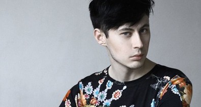 Képzőművészből hajszobrász