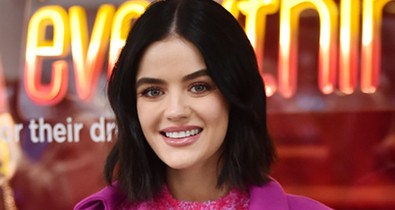 Lucy Hale Dr. Szöszis szettje a legjobb, amit ma látni fogsz