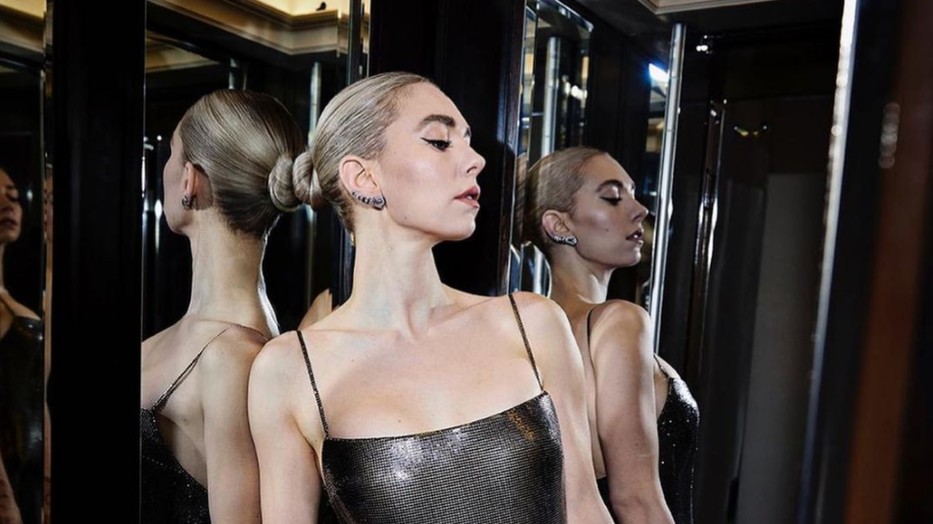 Vanessa Kirby lélegzetelállító Versace ruhában jelent meg a BAFTA gálán