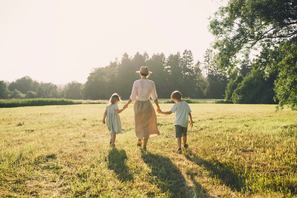 A MedicalNewsToday szerint az elsőszülött gyermek önálló, maximalista, betartja a szabályokat