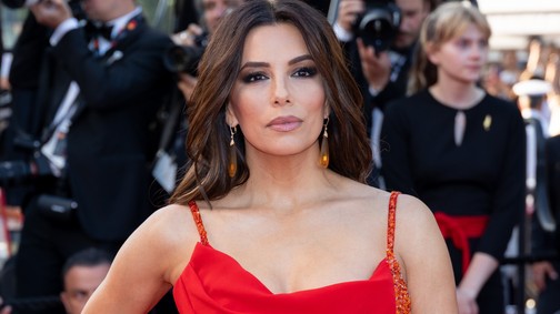 Dobj el mindent: Joe Biden és Eva Longoria kéz a kézben sétálnak