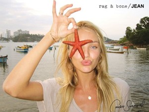 Pucsít és vetkőzik - a szupermodell forró hete!