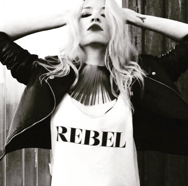 Ütős szövegek, egyedi pólók - Moi Moi