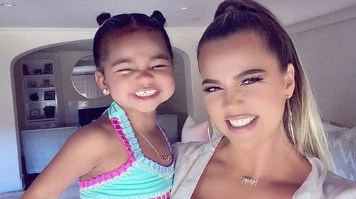 Szuper tipp anyukáknak: Khloé Kardashian így fut együtt kislányával