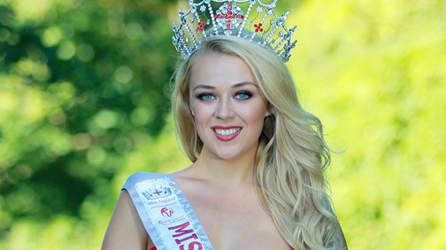 Anglia szépségkirálynőjén van hús! Végre!