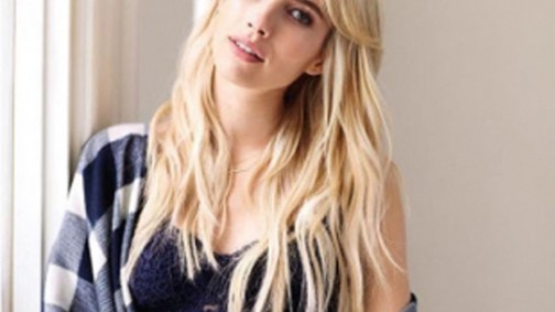 Photoshop nélkül pózolt fehérneműben Emma Roberts