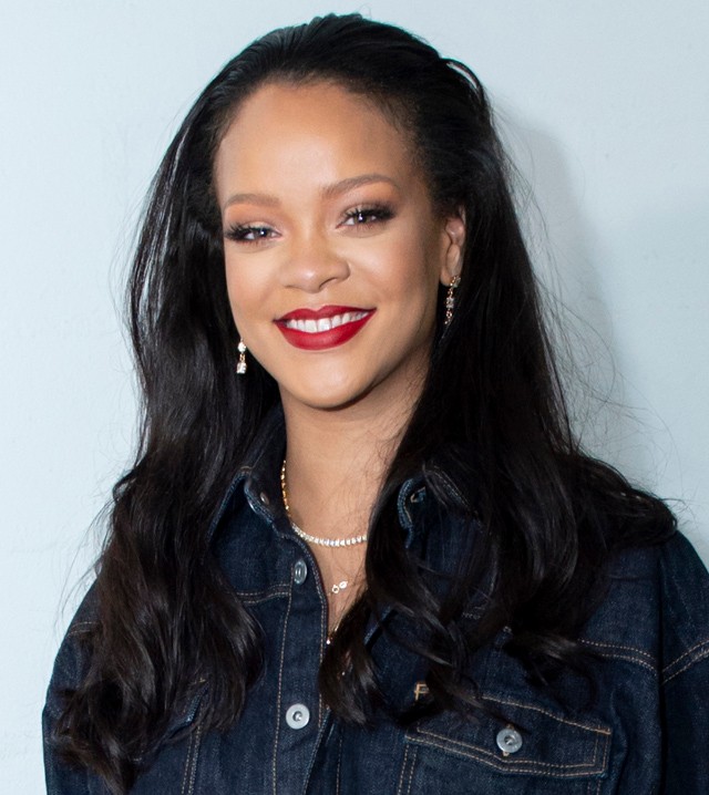 Rihanna egy igazi szexi domina ebben a bőrszettben