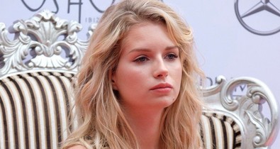 Jó ég! Kate Moss kistesójának a ruhája életveszélyes