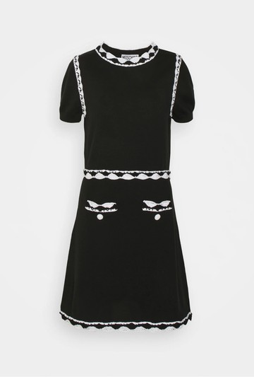 Blair ruhája: MOSCHINO PULÓVERRUHA (Eredeti ár: 357 990, GLAMOUR-napok alatt -20%) 