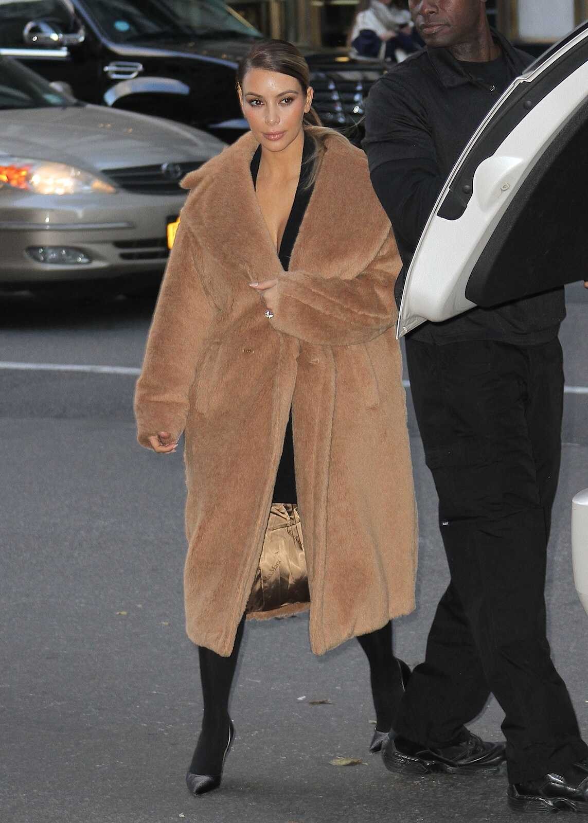 Kim Kardashian a Max Mara Teddy kabátjában