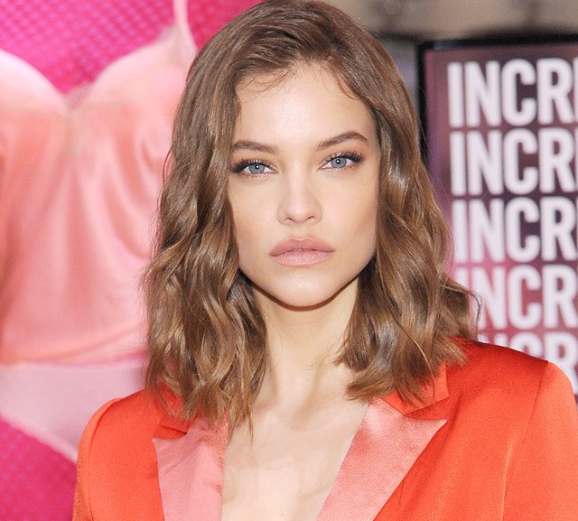 Palvin Barbi óriási dekoltázzsal borzolta a kedélyeket New York-ban