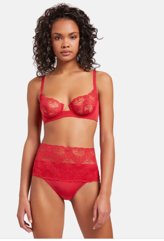 Merevítős csipkés melltartó és alakformáló bugyi WOLFORD wolford.com