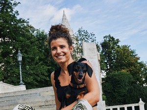 Kozák Alexandra szettje tökéletesen passzol a Halászbástyához