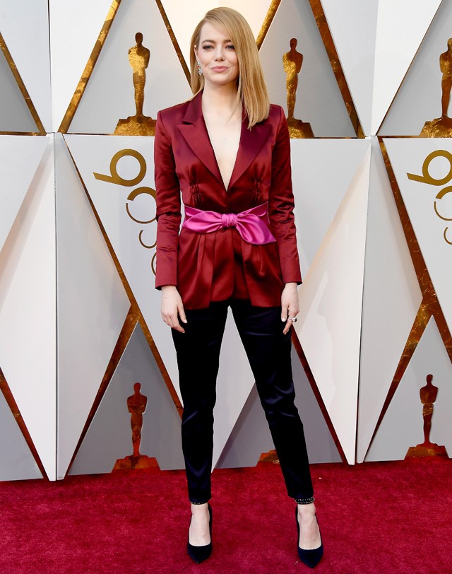 Emma Stone Louis Vuitton szerelésben az Oscaron