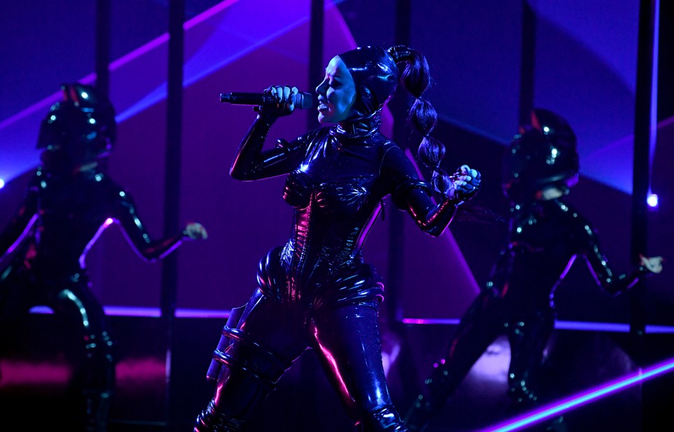  Doja Cat fellépése a 2021-es Grammy-díjátadón