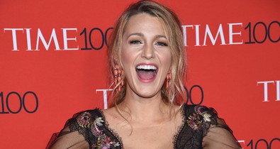 Blake Lively merész dekoltázzsal parádézott