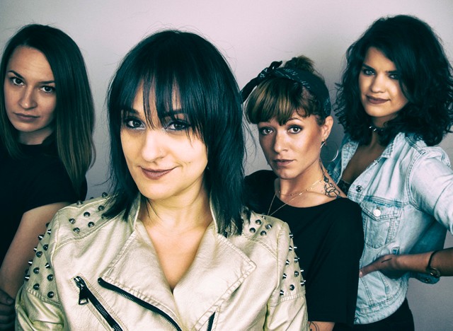 Nem csak a világsztárok, ez a magyar csajbanda is a karanténban forgatott klipet