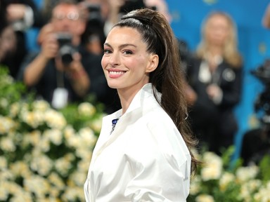 Anne Hathaway férfiingje mindent vitt, Madonna öltönyben mutatta meg, ki az este úrnője - ezek a sztárok értelmezték legmerészebben az idei Met-gála tematikáját