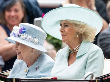 Kamilla királyné Erzsébet királynő nyomdokaiba lépett: így még sosem láthattuk őt