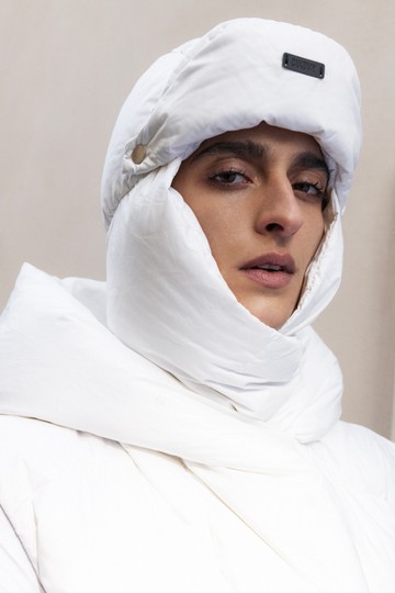 A Cukovy moduláris kabátjai és darabjai nagyon izgalmas színt hoztak a magyar és a nemzetközi divatba Fotók: Roberta Krasnig, Styling: Lorenzo Posocco