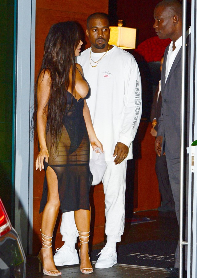 kim kardashian, pornó, pornósztár, melle, ruhája, kanye west, 