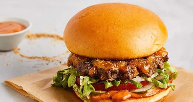 Önvezető autó? Oda se neki! Itt a hamburgerkészítő robot