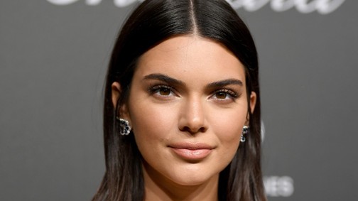 Kendall Jenner 200 ezres farmerján röhögnek a kommentelők