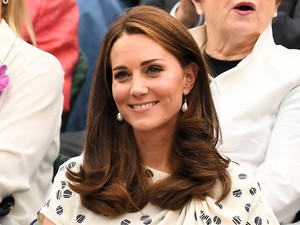 Kate Middleton ezt a gyönyörű fülbevalót Erzsébet királynőtől kapta