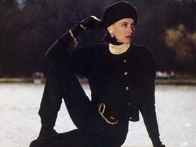 53 évesen vetkőzött először az ikon