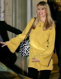 claudia-schiffer-200x-d0000579C9bf331056acc.jpg