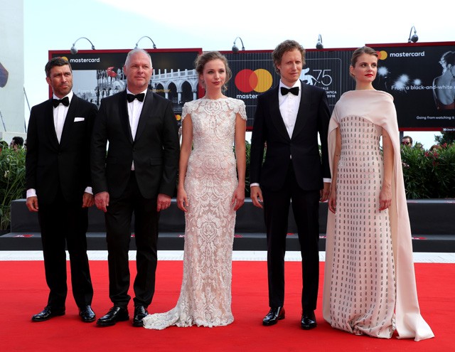 A Napszállta vörös szőnyeges premierje a velencei filmfesztiválon