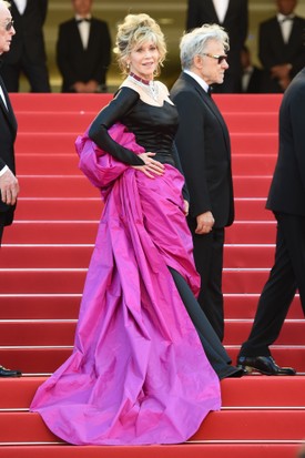 A 2015-ös filmfesztiválon az Ifjúság c. vígjáték-dráma premierjére a mindig stílusos ikon egy hosszú ujjú fekete ruhát választott, amelynek mellrésze testhezálló volt, a szoknyát pedig egy túlméretezett, magenta szalag ölelte körbe