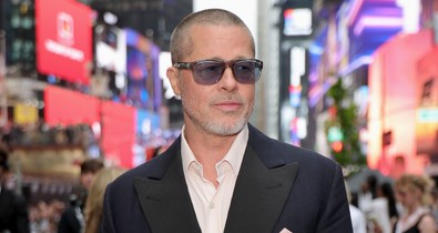 Brad Pitt Gucci táskája és meztelenfelsője a legmenőbb dolog, amit férfi hírességen láttunk az elmúlt években