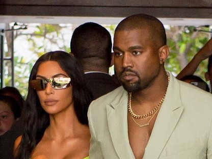 Kanye West PAPUCSBAN ment az esküvőre