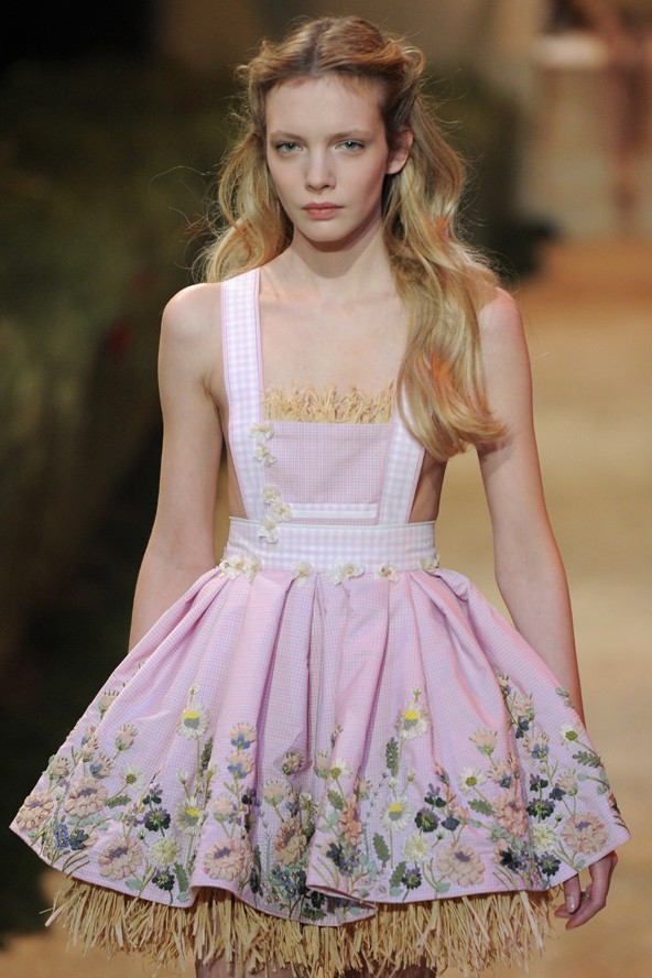 Srej Zsófi (@Icon) nyitotta a Zahia couture show-t